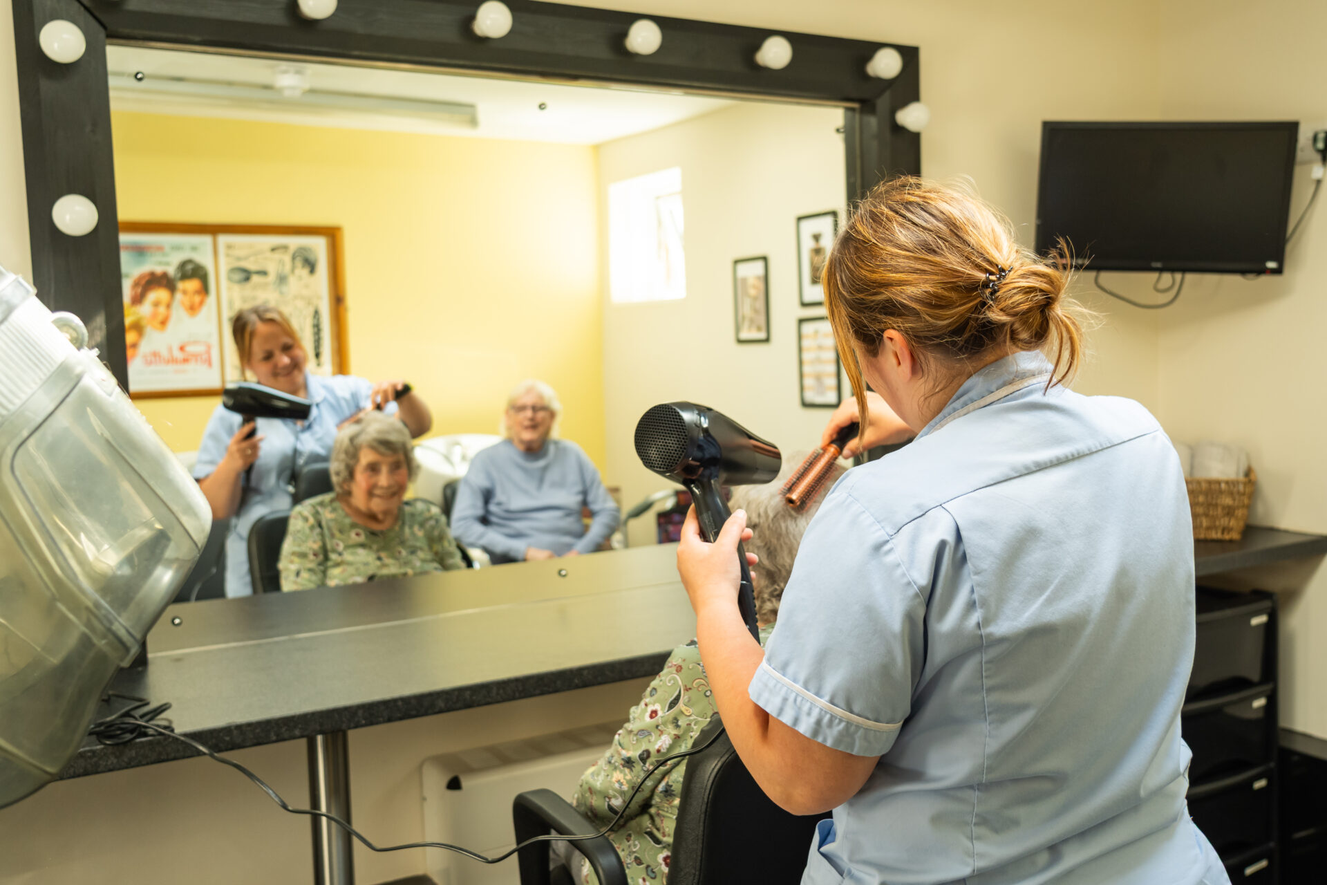 A place Up Hanley Hairdressing pic