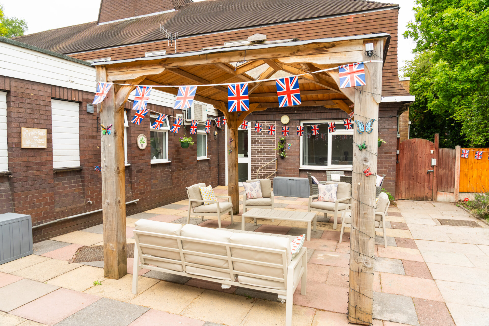 Agnes and Arthur 05345